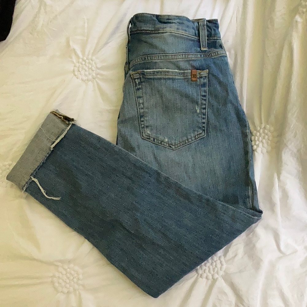 Joe’s Jeans Cropped length distressed jeans
